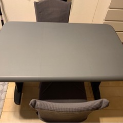 ダイニングテーブル&椅子2つの画像