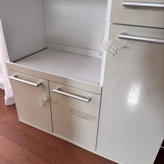 食器棚の画像