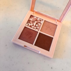 REVLON ダズルアイシャドウクアッドの画像