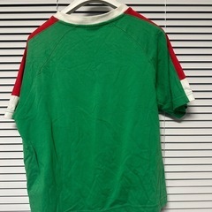 FILAのグリーンTシャツ、の画像