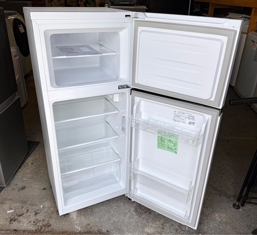 札幌市内配送可 【6ヵ月保証付き】 美品 20年製 Hisense ハイセンス 120L 2ドア冷蔵庫 HR-B1202 右開き ②