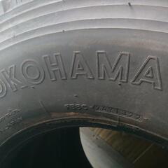 ４t用Yokohama225/90R17.5バリ山中古夏タイヤ２本の画像