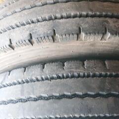 ４t用Yokohama225/90R17.5バリ山中古夏タイヤ２本の画像