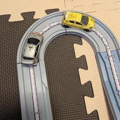 トミカ　道路やプラレールと連結の画像