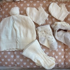 ベビー用品おまとめ　クーファン　衣類　オムツ　哺乳瓶　女の子ベビー　出産準備の画像