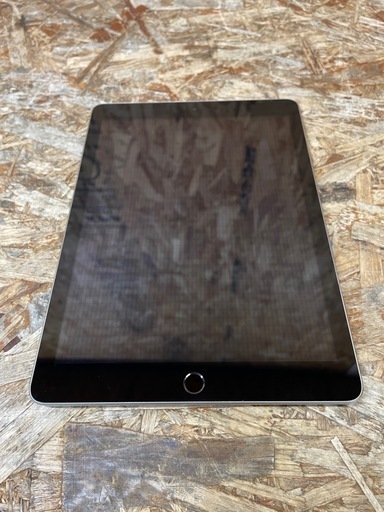 C(7019) iPad 第5世代 Wi-Fi 32GB 本体 シルバー MP2F2J/A A1822 シルバー 動作確認済み アップ