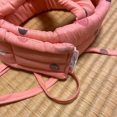 赤ちゃんの頭を守るものの画像
