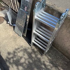 多機能ハシゴ　天板　150kgまで