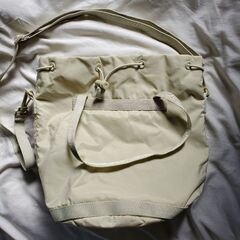 UNIQLO ユニクロ バケットバッグ 巾着バッグ 軽量の画像