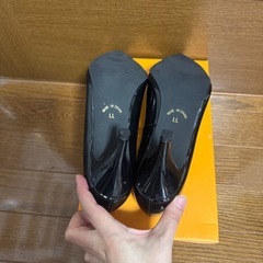 【新品未使用品】黒のエナメルパンプス LLサイズの画像