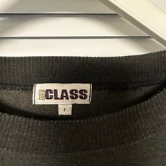 ストライプデザインの長袖ウェアの画像