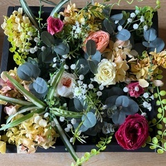 プリザーブドフラワーとフェークグリーンのハンドメイド