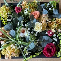 プリザーブドフラワーとフェークグリーンのハンドメイドの画像