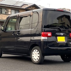 サマーバーゲンSALE開催中🌊7月5日(土)〜大人気！ダイハツ タント入庫！！✨広々とした車内！快適空間！左側には便利なスライドドアがついています🙆‍♀️💕現車確認大歓迎✨実際にお車を見ることで、わかることもたくさんあります😊👌小物などへの収納スペースも多いおすすめ車🚗の画像