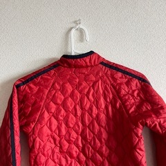  お値下げ致しました⭐️ワスク　130センチ　赤 キルティングジャケット ネイビーアクセントの画像