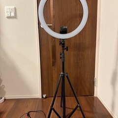 Neewer 配信用三脚付きリングライト の画像
