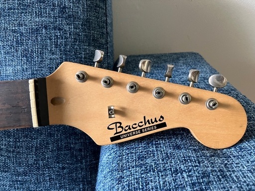 Bacchus バッカス　ストラトタイプギター