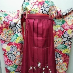 女子袴　エンジ桜刺繍　S  ユーズド美品　の画像