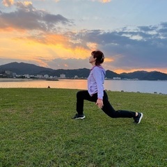 海辺で朝ヨガの画像