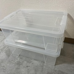 百均で購入した収納ケース２つ（フタ付き）