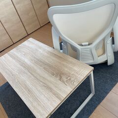 座椅子とテーブルセットを譲ります。の画像