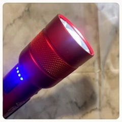 ꒰未使用꒱充電式 強力ライト 赤 アウトドアの画像