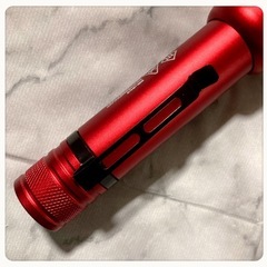 ꒰未使用꒱充電式 強力ライト 赤 アウトドアの画像