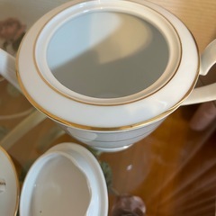 ティーポット&カップ&ソーサー　ノリタケ 9点セット 蓋の内側に欠けありの画像