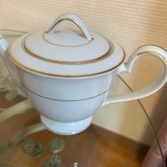 ティーポット&カップ&ソーサー　ノリタケ 9点セット 蓋の内側に欠けありの画像