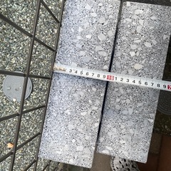 値下げ 定価1本800円程度 透水性インターロッキング ブロック30cm×10cm レンガ ガーデニング  DIY 約90個  の画像