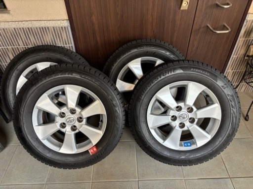 車のパーツ タイヤ、ホイール