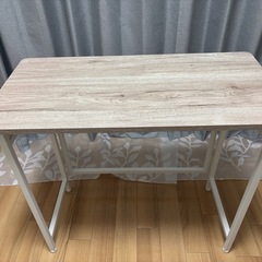 折りたたみテーブルの画像