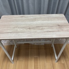 折りたたみテーブルの画像