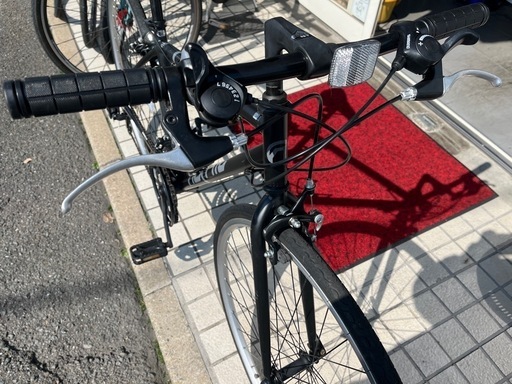 マットブラックのクロスバイクN