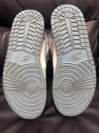 NIKE エアジョーダン1