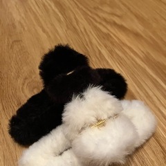 モコモコ　ボア　ヘアクリップ　2つ