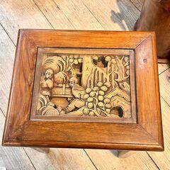 ②木彫刻 サイドテーブル ネストテーブル ガラス天板 無垢チーク材 幅31cm 奥行26cm 高さ46cm★買取帝国 志木店の画像