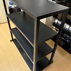黒のスチール棚の画像