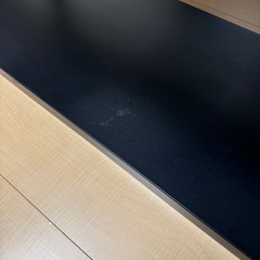 黒のスチール棚の画像
