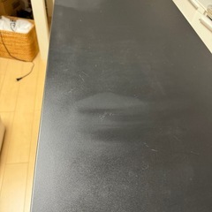 黒のスチール棚の画像