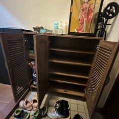 鏡付き靴棚の画像