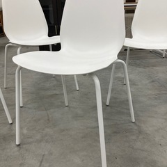 【kj053】人気　中古美品 IKEA イケア リードオースチェア ダイニングチェア アームレス ホワイトカラー  オシャレ 検)一人暮らし　ファミリー　冷蔵庫　洗濯機　オフィス　事務　テーブル　ラック　収納　家具　ソファ　キッチンの画像