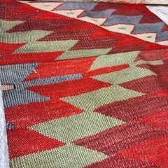 お話中　クッションカバー　赤　通年　2枚セット　オールドキリム　アジアンの画像