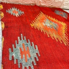 お話中　クッションカバー　赤　通年　2枚セット　オールドキリム　アジアンの画像