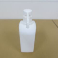 未使用品 液体用 詰め替えボトル UP047674 まとめて9個セット ディスペンサー 角ボトル 消毒液 幅8cm×奥行11cm×高さ18cmの画像