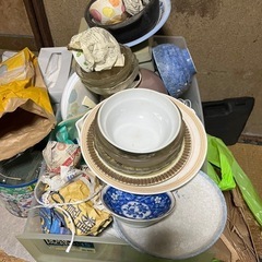 鉄屑や陶器いろいろの画像