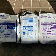介護パンツ　大人用オムツ　開封品　アテントの画像