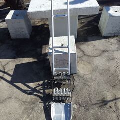 アルミ製人力水田中耕除草機