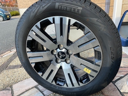 ホイール三菱デリカD:5 スタッドレスタイヤ タイヤ ピレリ