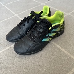 adidas サッカーシューズ　22.5
